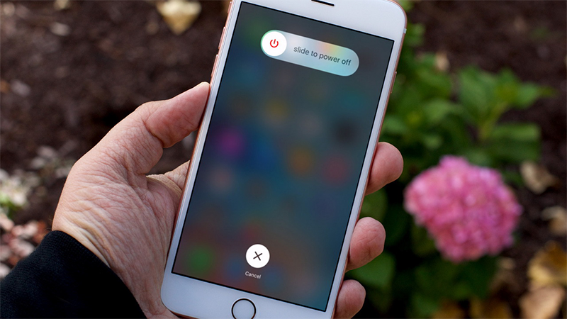 Khởi động lại iphone và đóng các ứng dụng chạy ngầm