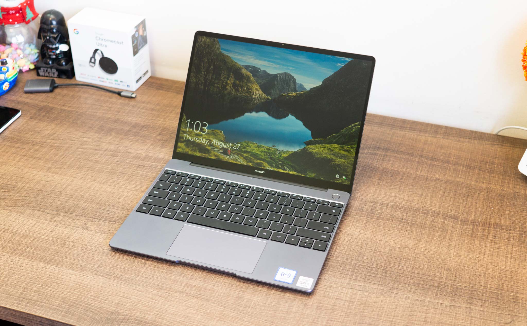 Huawei MateBook B5 sở hữu tính năng bảo mật cao