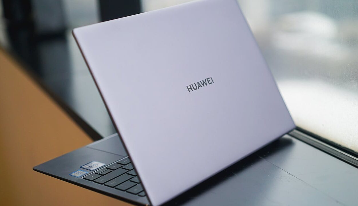 Huawei MateBook B7 - Mẫu laptop nhỏ gọn