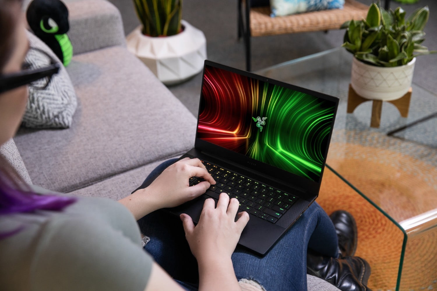 Màn hình của Razer Blade 14:  tỷ lệ 16: 9